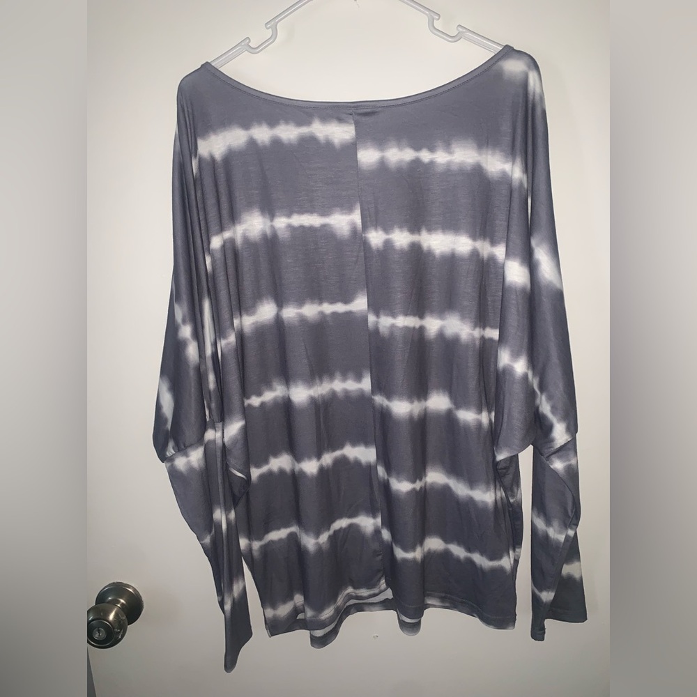 Women’s Gray Tie-Dye Long Sleeve Top - Picture 3 of 4
